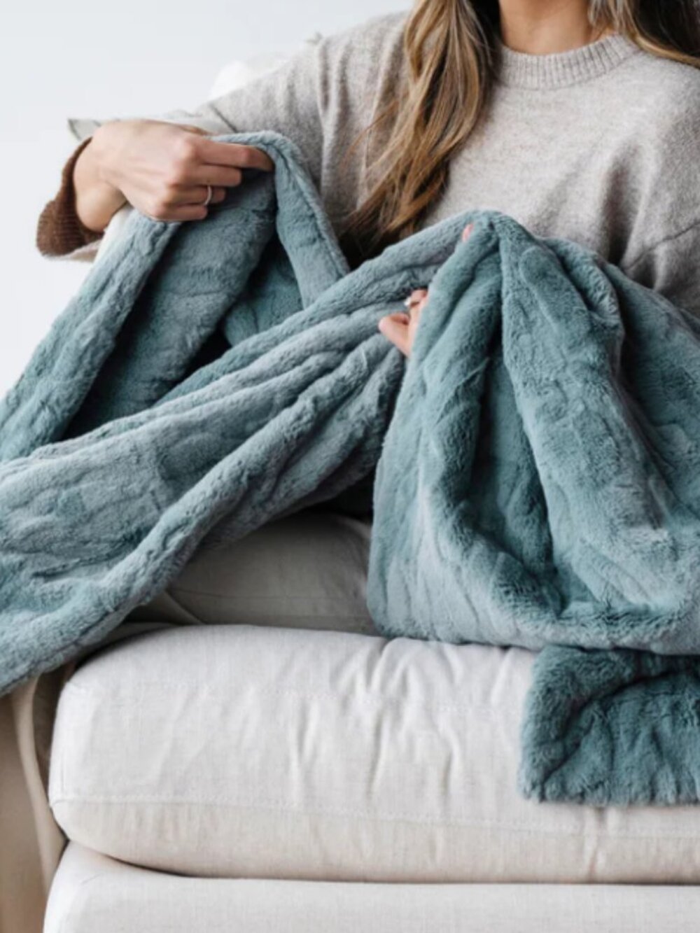 Saranoni Eucalyptus Patterned Faux Fur Throw Blanket